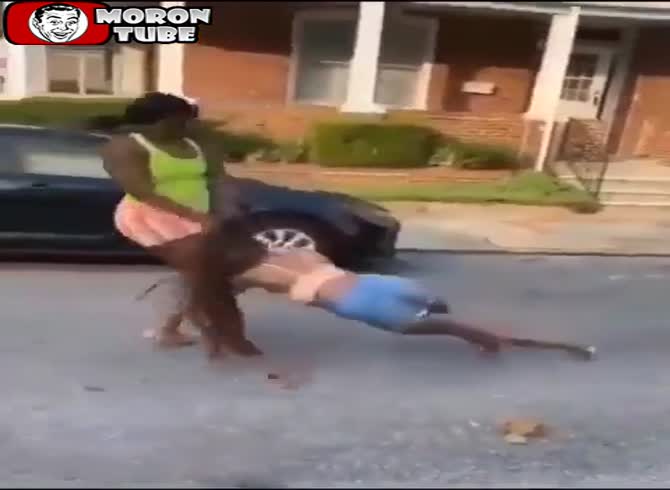 Video :In a fight, she obtains a ride
